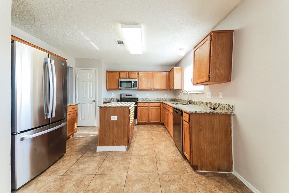 5909 Iris Dr - Photo 7 of 24