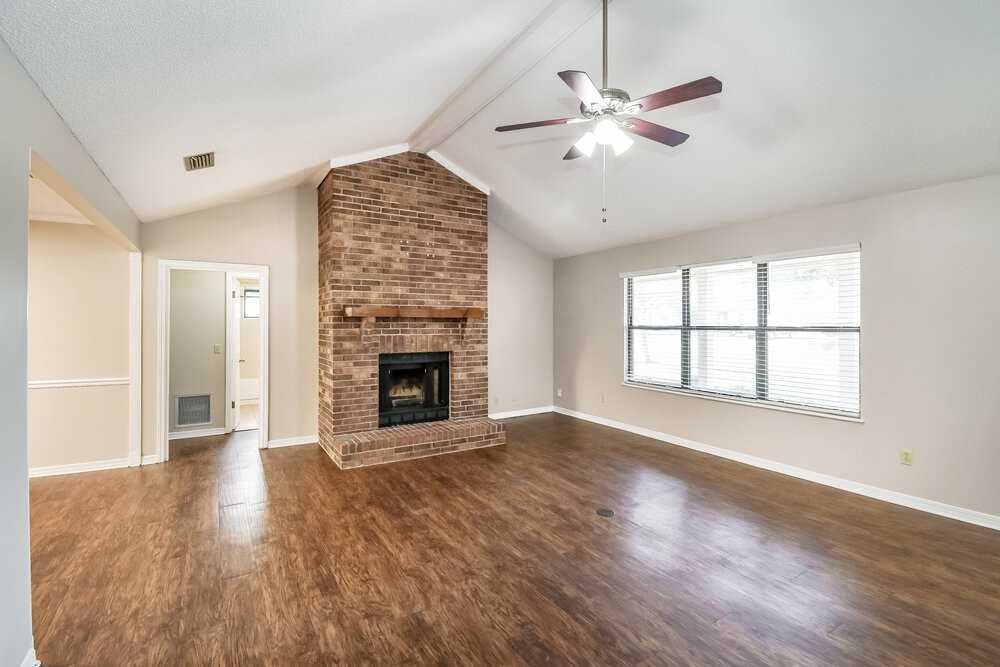 970 Sandstone Dr - Photo 3 of 16