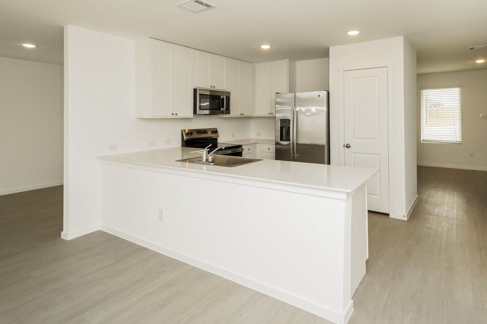 548 Roquefort St - Photo 7 of 17