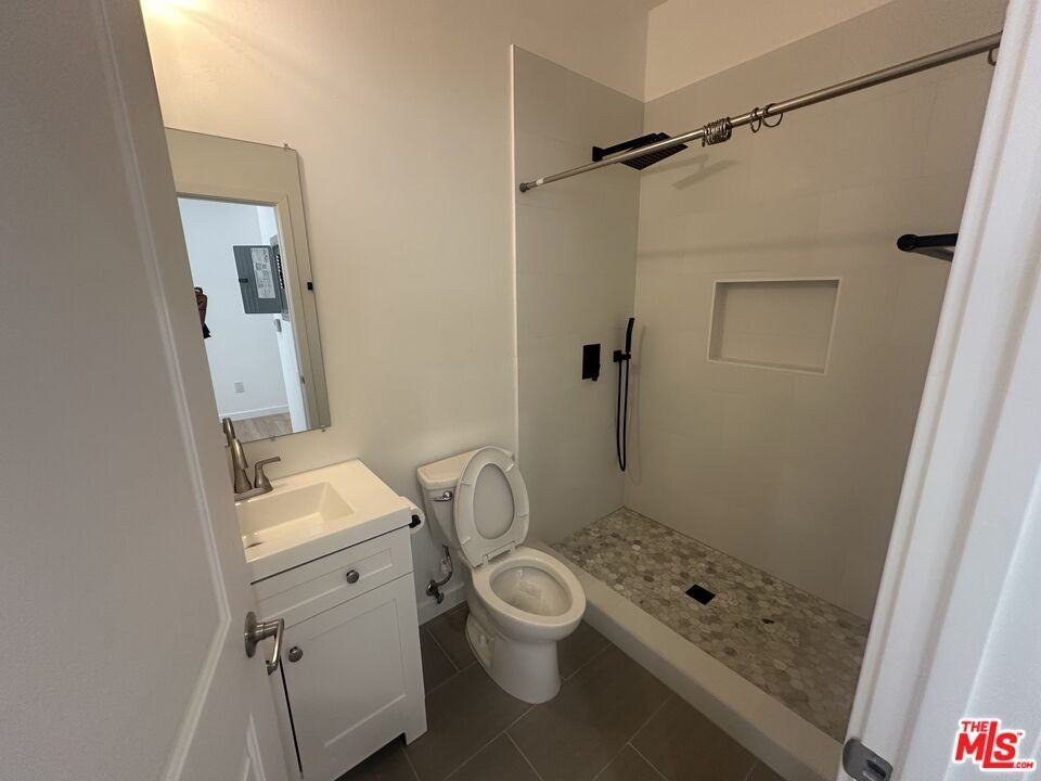 1174 South Windsor Boulevard #1174 - Photo 5 of 6