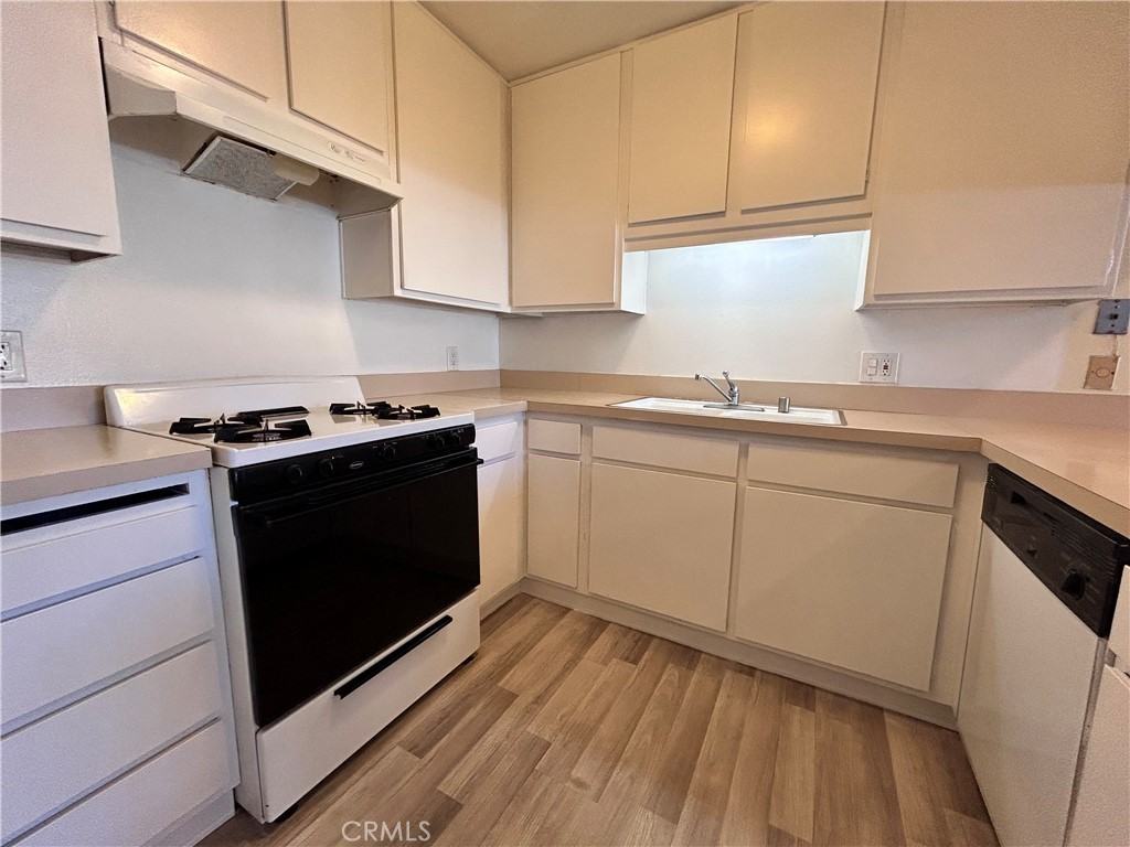 25930 Narbonne Ave #25930 - Photo 3 of 14