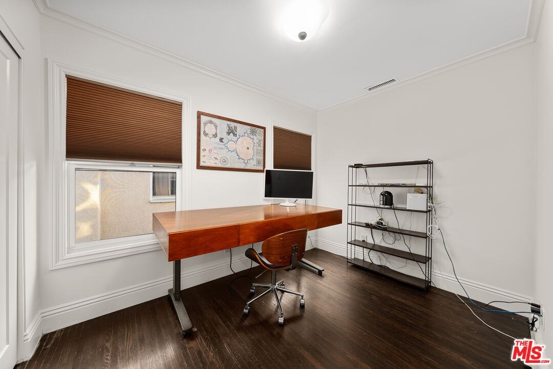 2624 South Palm Grove Avenue #2624 - Photo 4 of 25