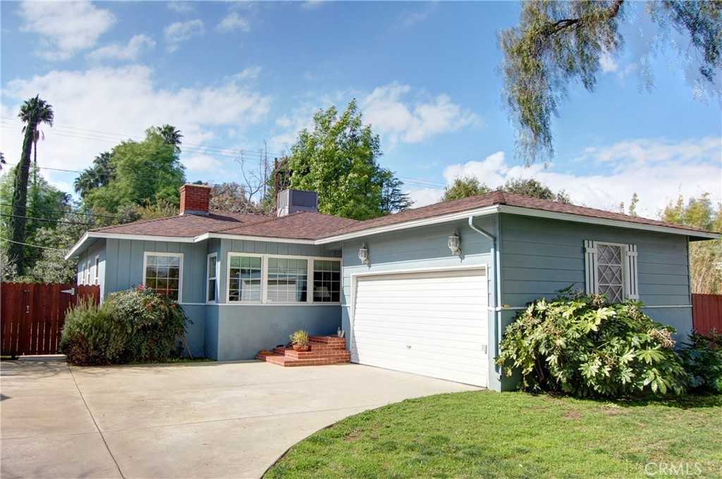 5529 Fallbrook Avenue #5529 - Photo 2 of 14