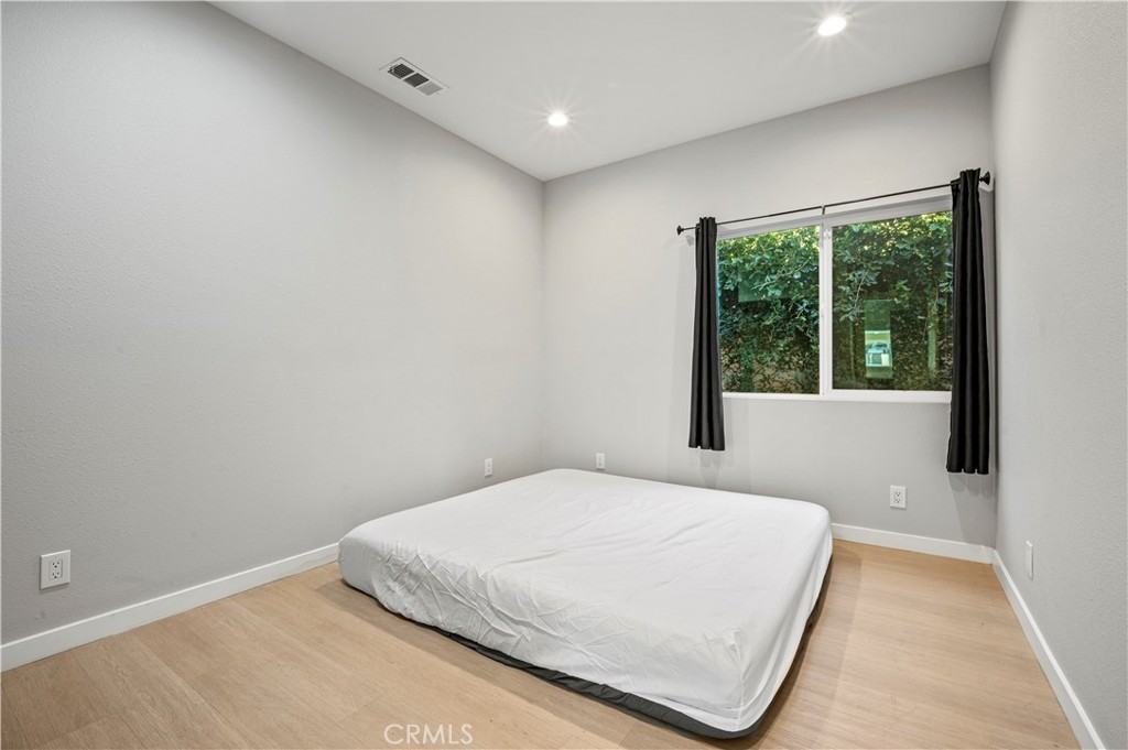 1584 W Wakefield Ave #1584B - Photo 4 of 16