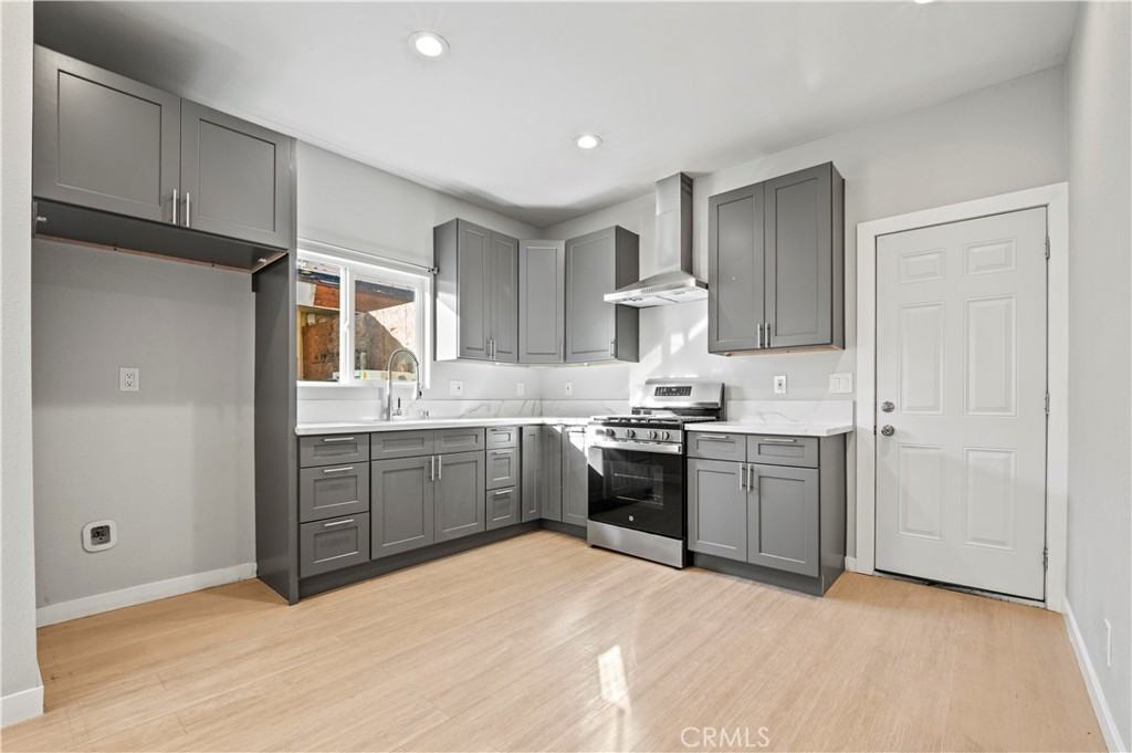 1584 W Wakefield Ave #1584B - Photo 7 of 16