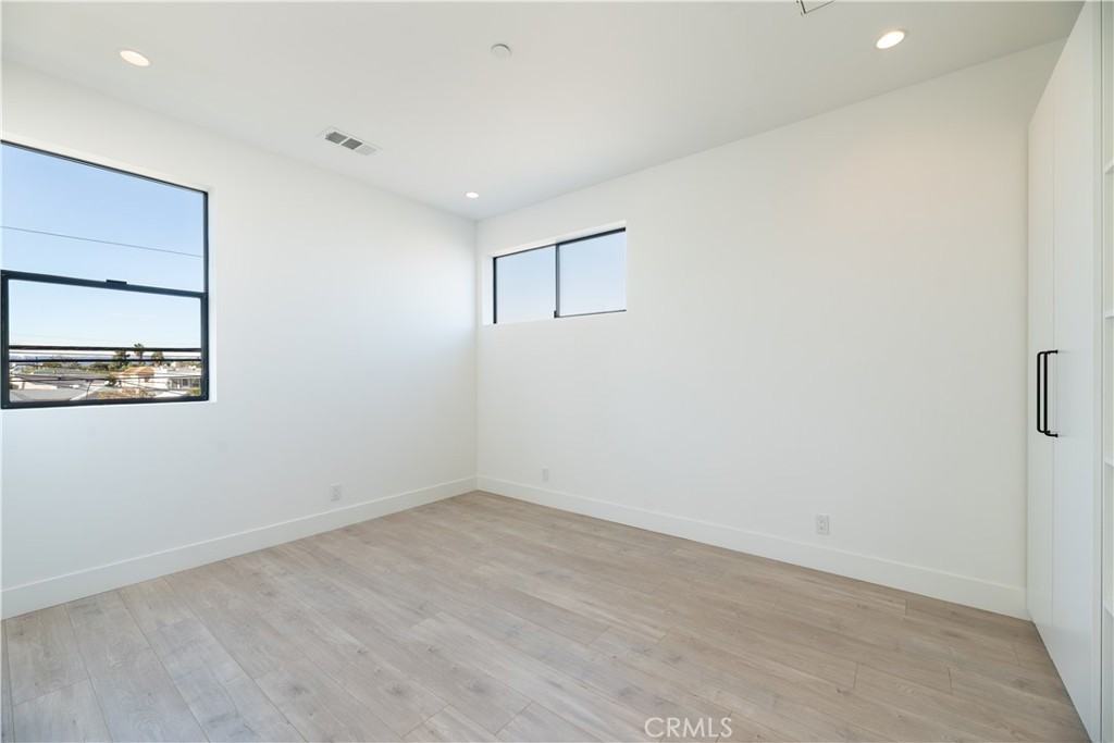 1809 South Longwood Avenue #1809 - Photo 4 of 26