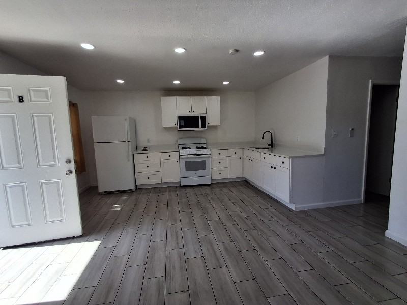 6477 146th Avenue North #B - Photo 4 of 10