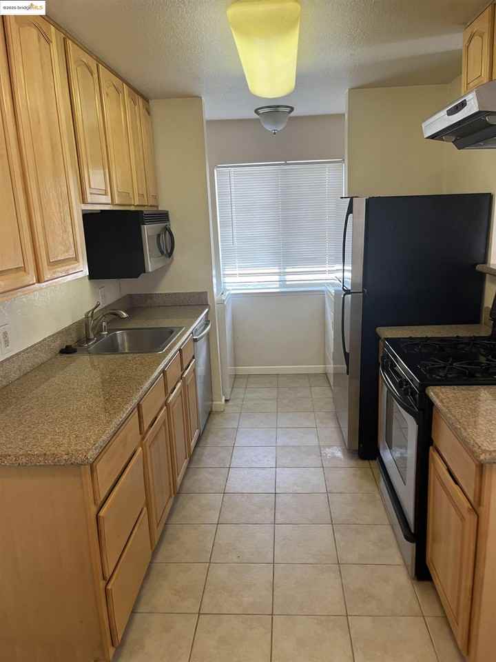 2207 Lakeview Circle #2207 - Photo 2 of 9