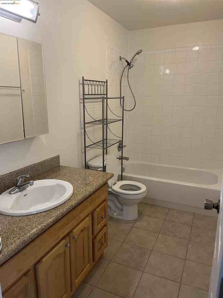 2207 Lakeview Circle #2207 - Photo 4 of 9