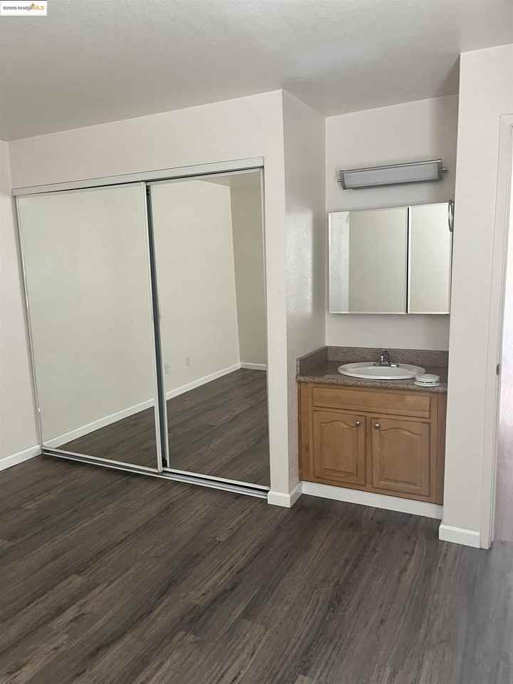 2207 Lakeview Circle #2207 - Photo 5 of 9