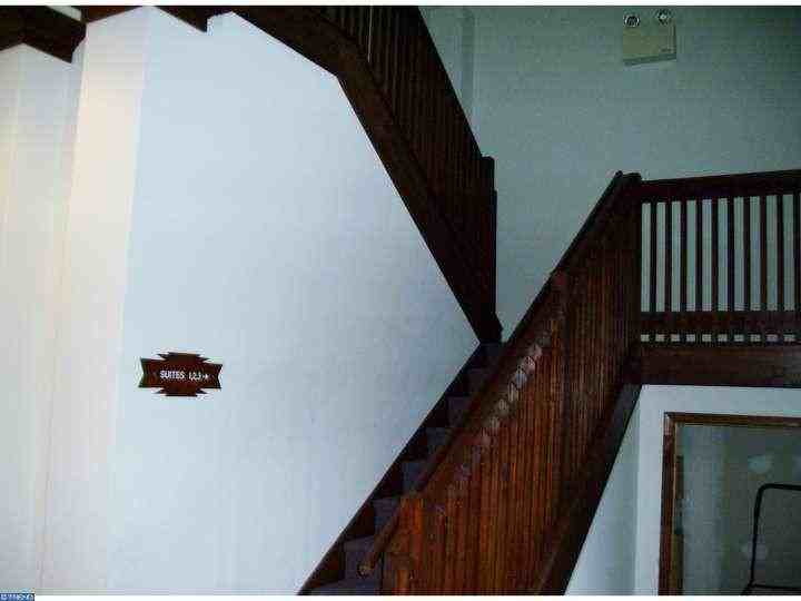 242 N Whiteoak St - Photo 3 of 23