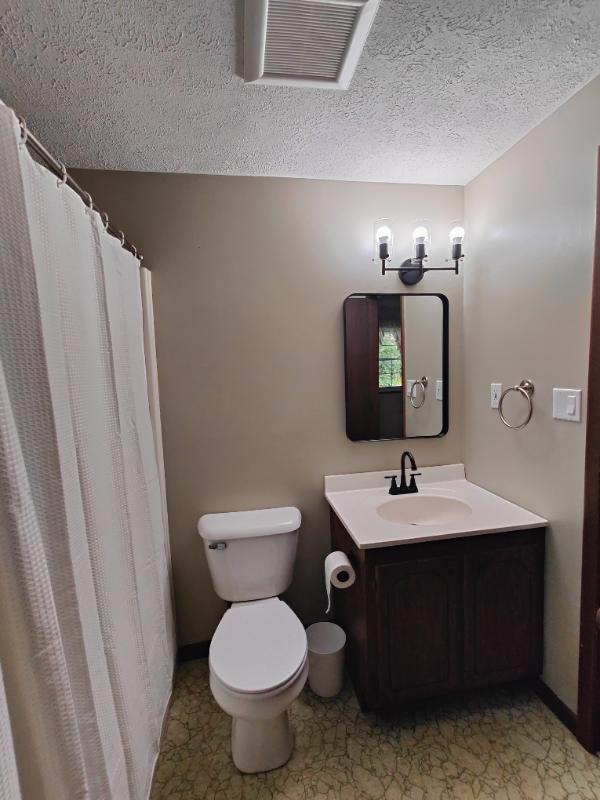 301 Ardmore Dr - Photo 2 of 7