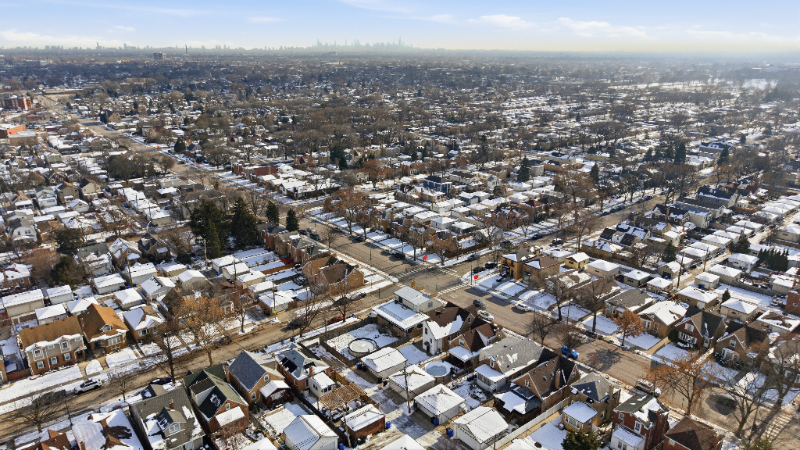 6640 West Foster Avenue #1 - Photo 6 of 31