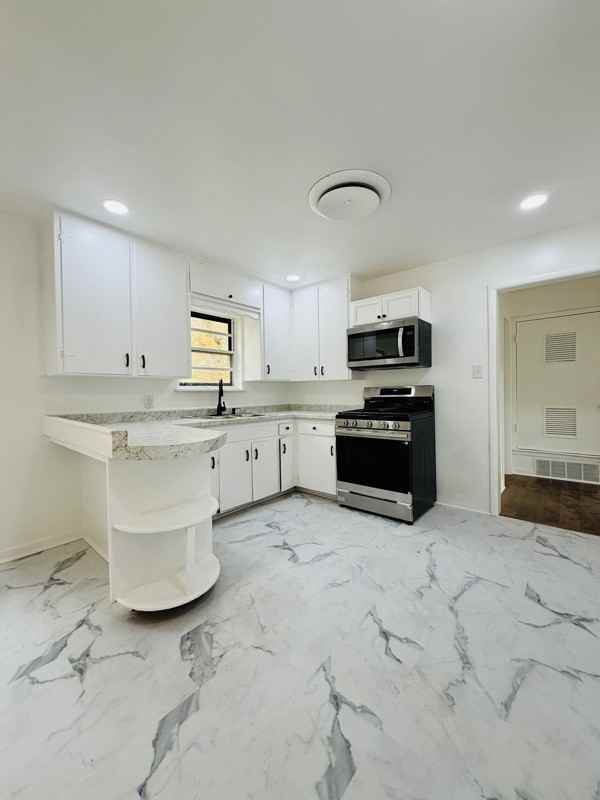 403 Margo Street - Photo 5 of 21