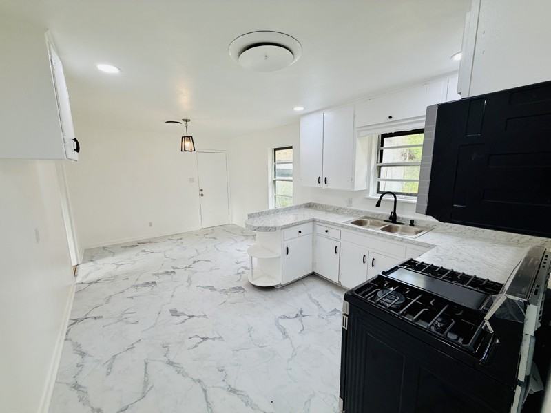 403 Margo Street - Photo 6 of 21