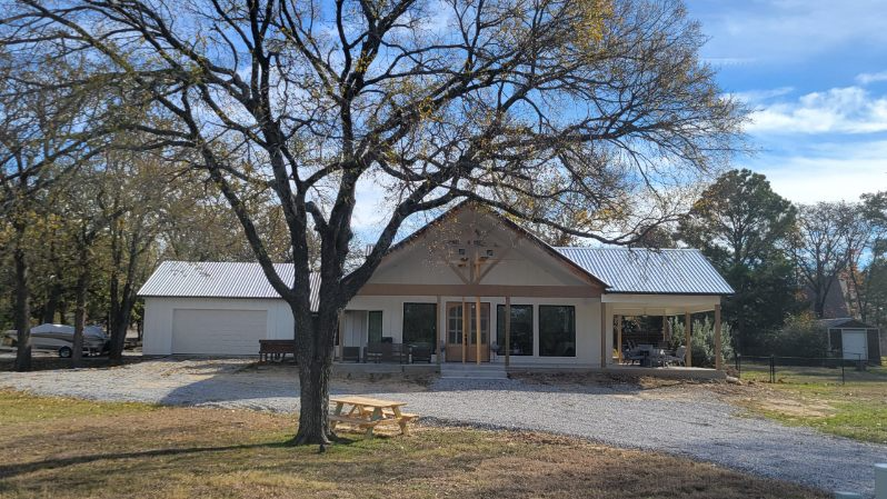 317 Kiowa Drive East - Photo 2 of 8