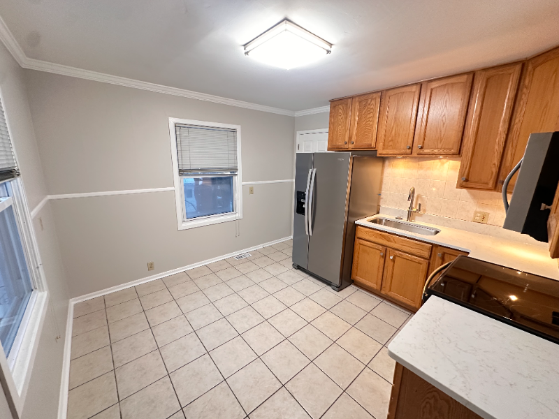 241 Boston St - Photo 4 of 35