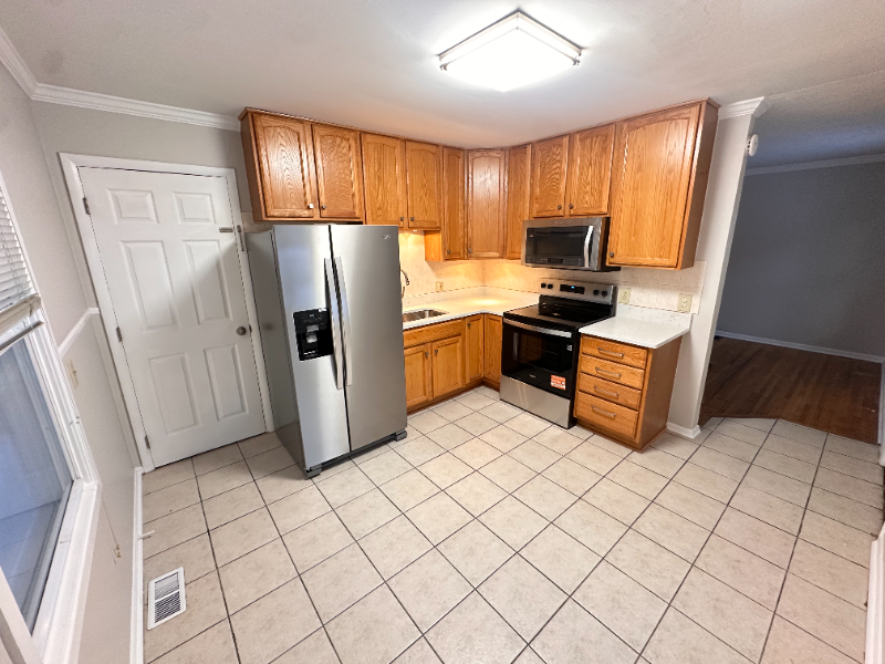 241 Boston St - Photo 5 of 35