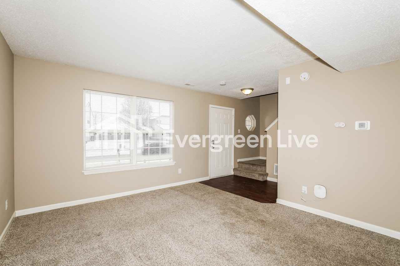 11359 Shady Hollow Ln - Photo 2 of 15