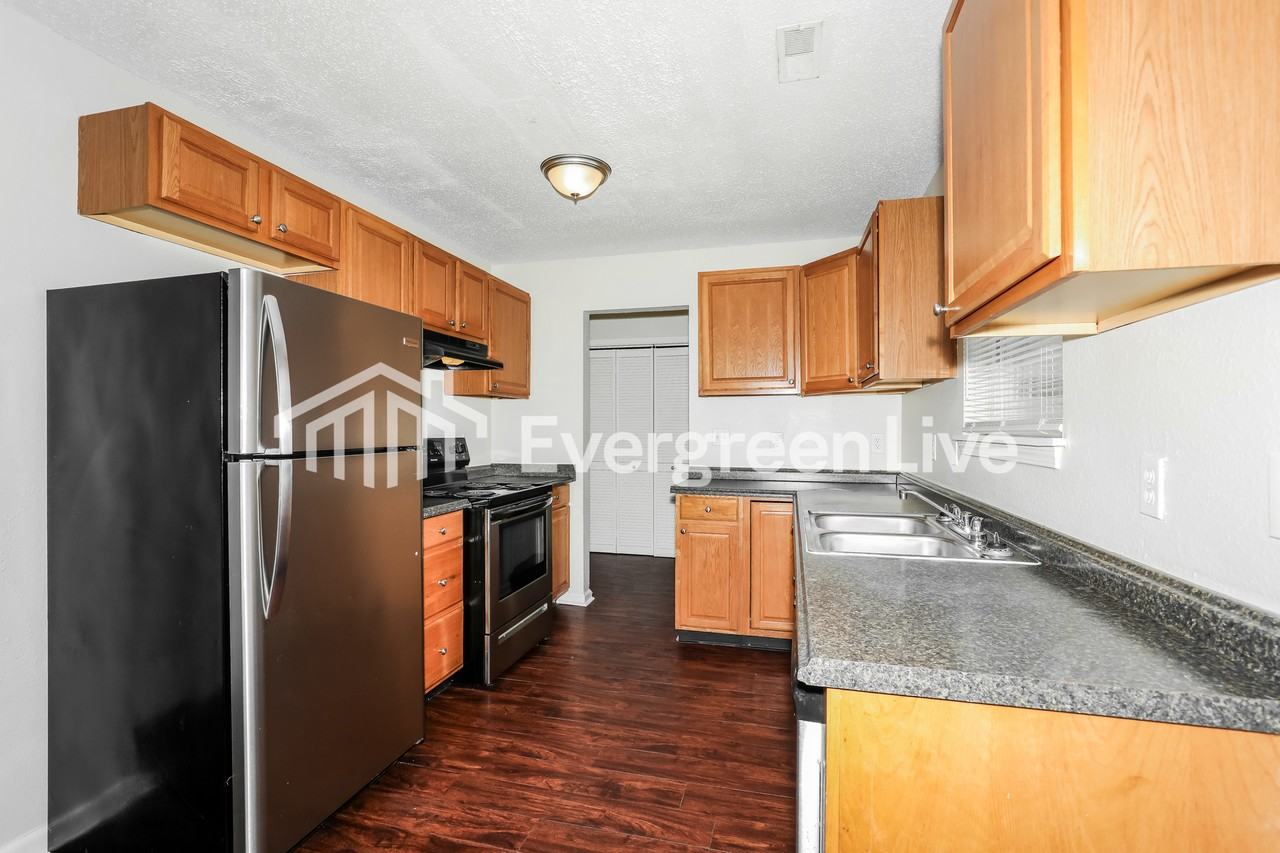 11359 Shady Hollow Ln - Photo 6 of 15