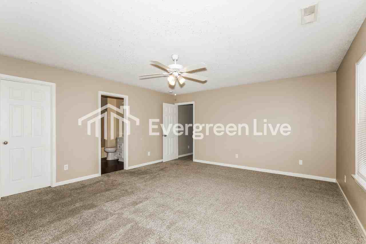 11359 Shady Hollow Ln - Photo 7 of 15