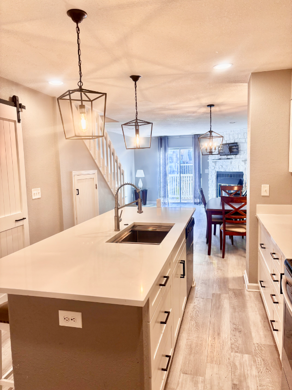 12053 E Hoye Dr - Photo 3 of 17