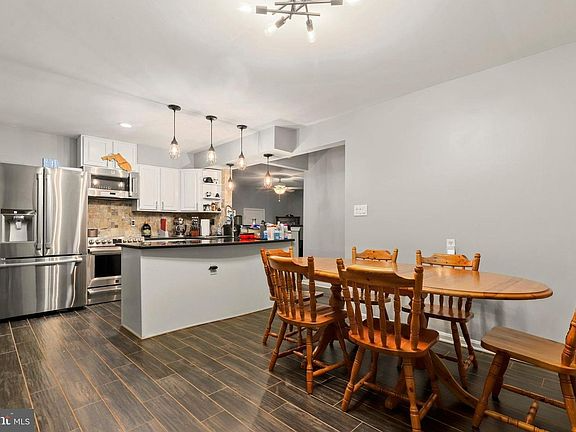 8313 Rolling Road - Photo 4 of 11