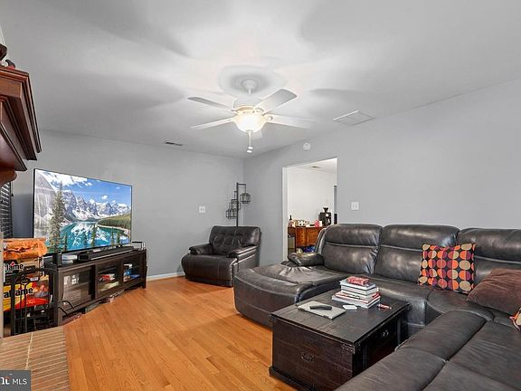 8313 Rolling Road - Photo 5 of 11