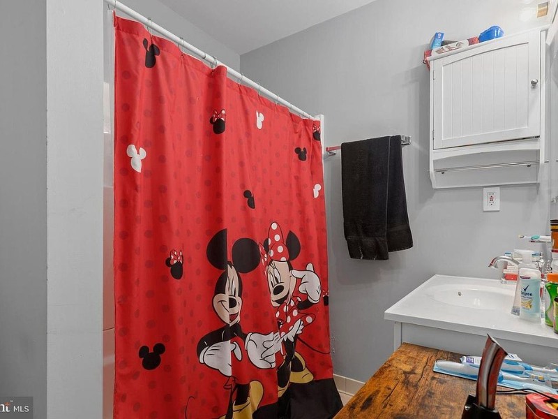 8313 Rolling Road - Photo 7 of 11