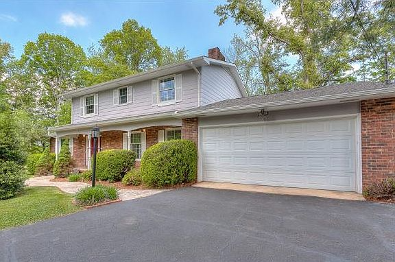 112 Manchester Place - Photo 2 of 11