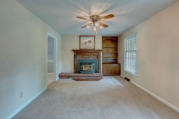 112 Manchester Place - Photo 3 of 11