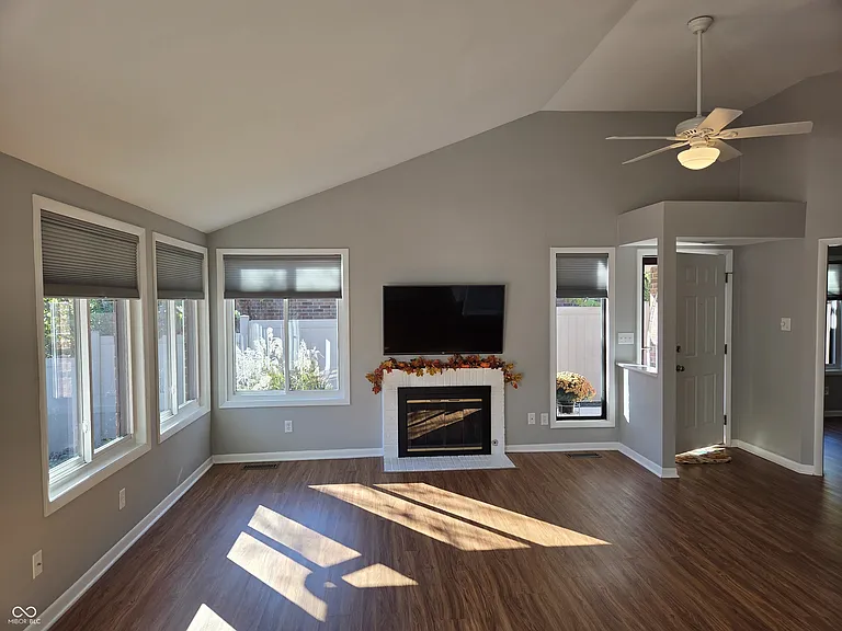 943 Mockernut Ct - Photo 3 of 20