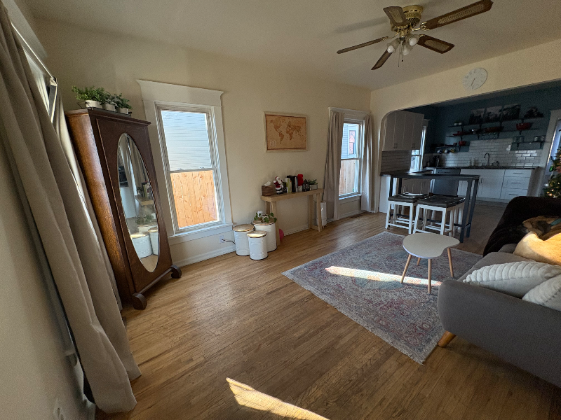 215 North Grant Avenue - Photo 3 of 18