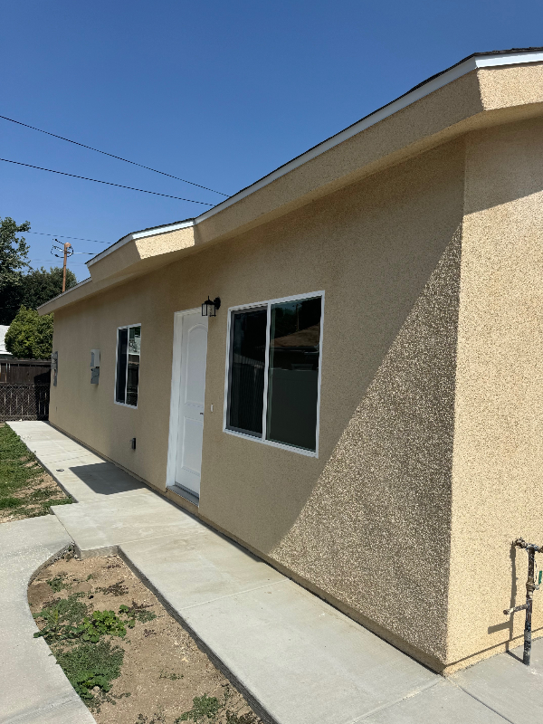 872 West 29th Street - Photo 4 of 9