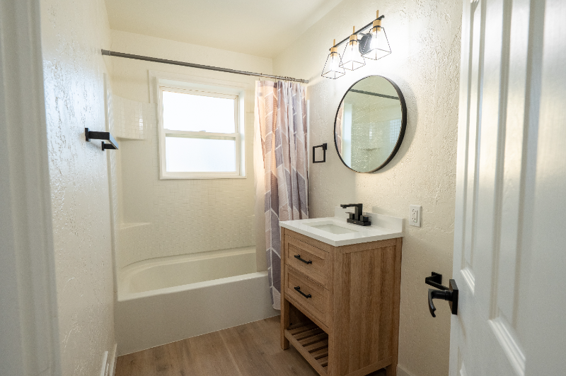 945 North 7th East Street - Photo 3 of 31