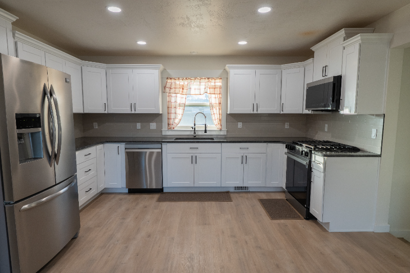 945 North 7th East Street - Photo 4 of 31