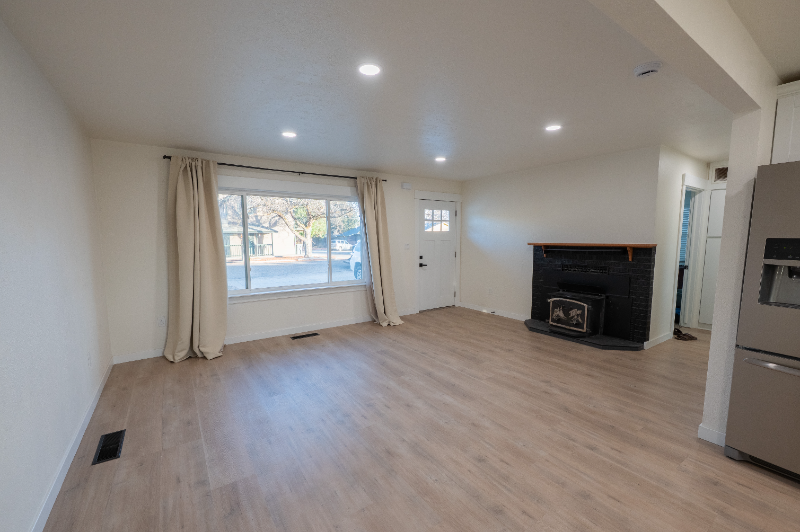 945 North 7th East Street - Photo 7 of 31