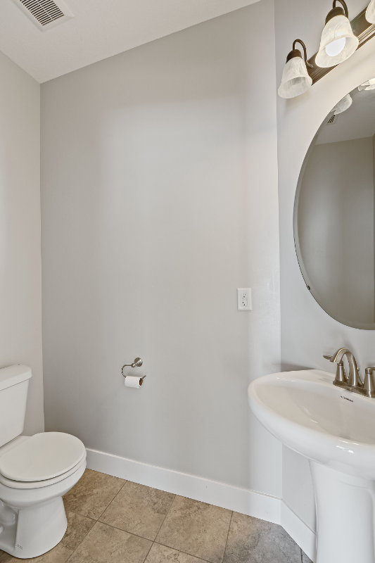 1721 Parkway Drive - Photo 6 of 20