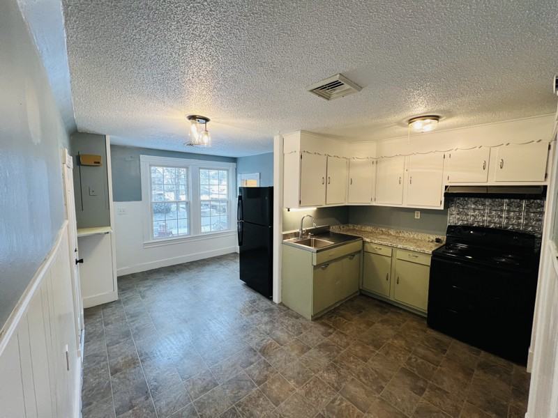 40 Hewitt Street #3 - Photo 3 of 13