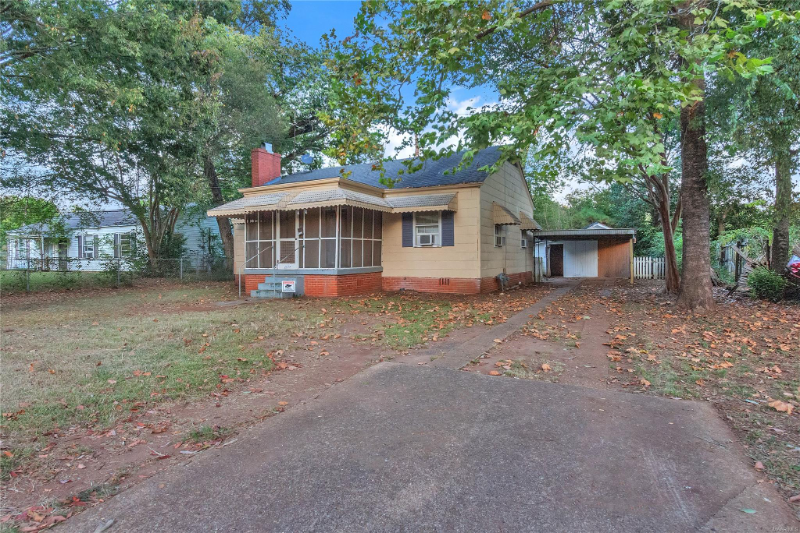 2614 Skyline Avenue - Photo 2 of 20