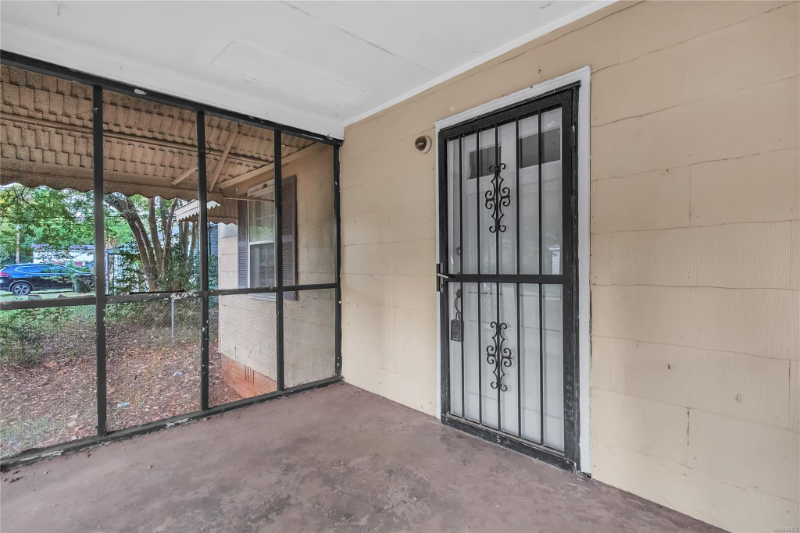 2614 Skyline Avenue - Photo 3 of 20