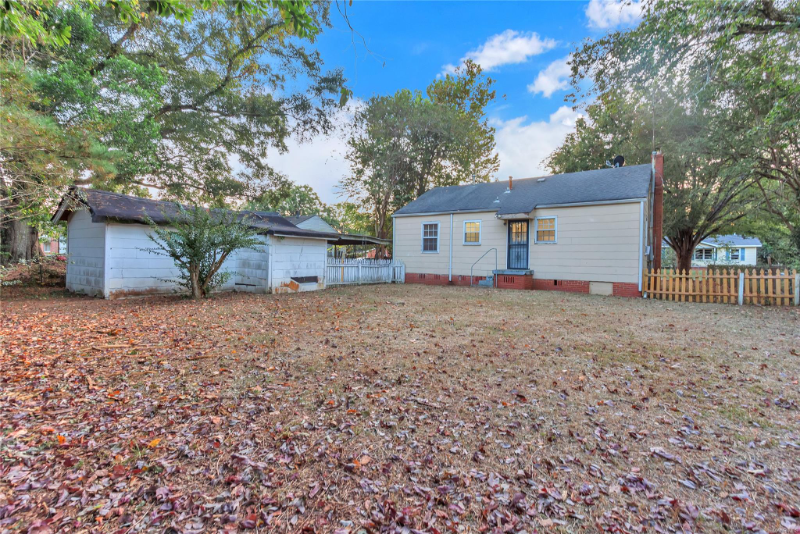 2614 Skyline Avenue - Photo 5 of 20