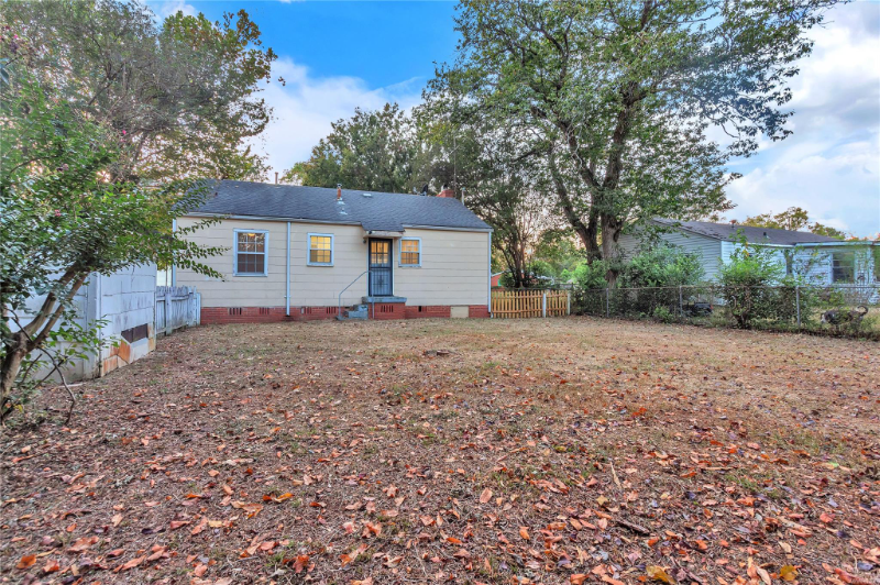 2614 Skyline Avenue - Photo 6 of 20