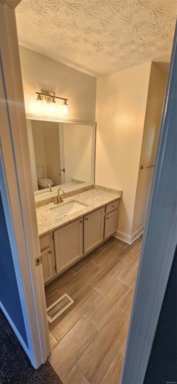 1505 Westminister Drive - Photo 3 of 19