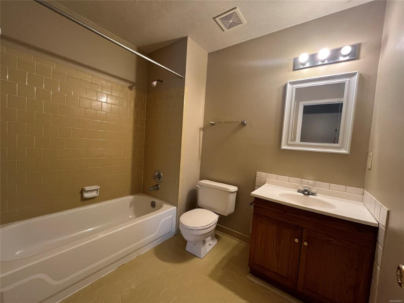 4142 Strathmore Drive - Photo 5 of 19