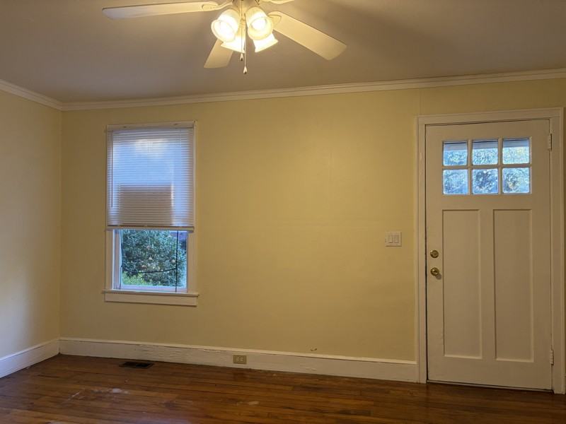 407 Hemphill Street - Photo 3 of 10