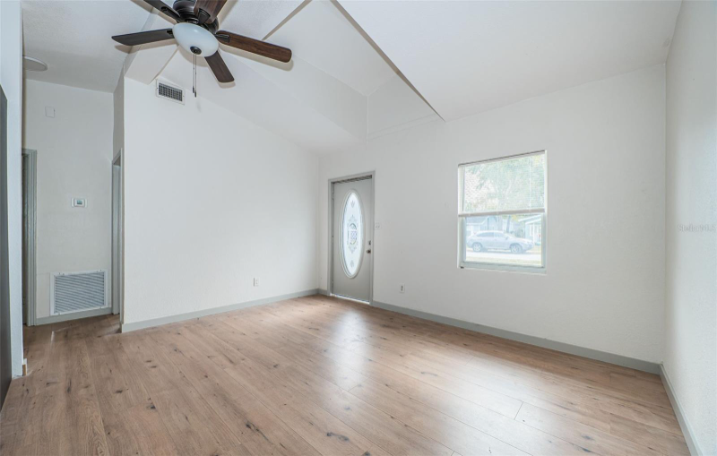 6027 Illinois Avenue - Photo 4 of 20