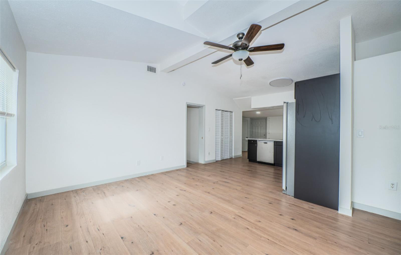 6027 Illinois Avenue - Photo 5 of 20