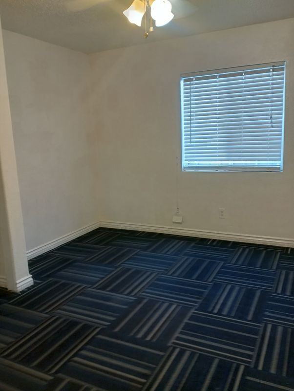 3853 Winona Ave - Photo 7 of 41