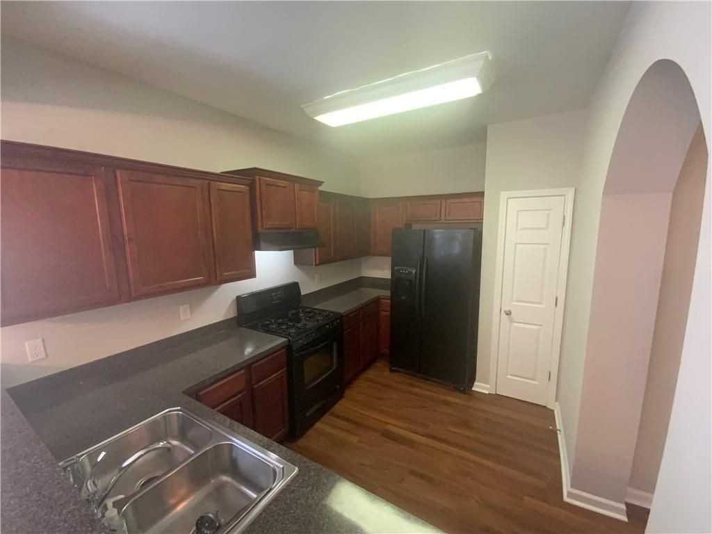 477 Wingfield Court - Photo 3 of 21